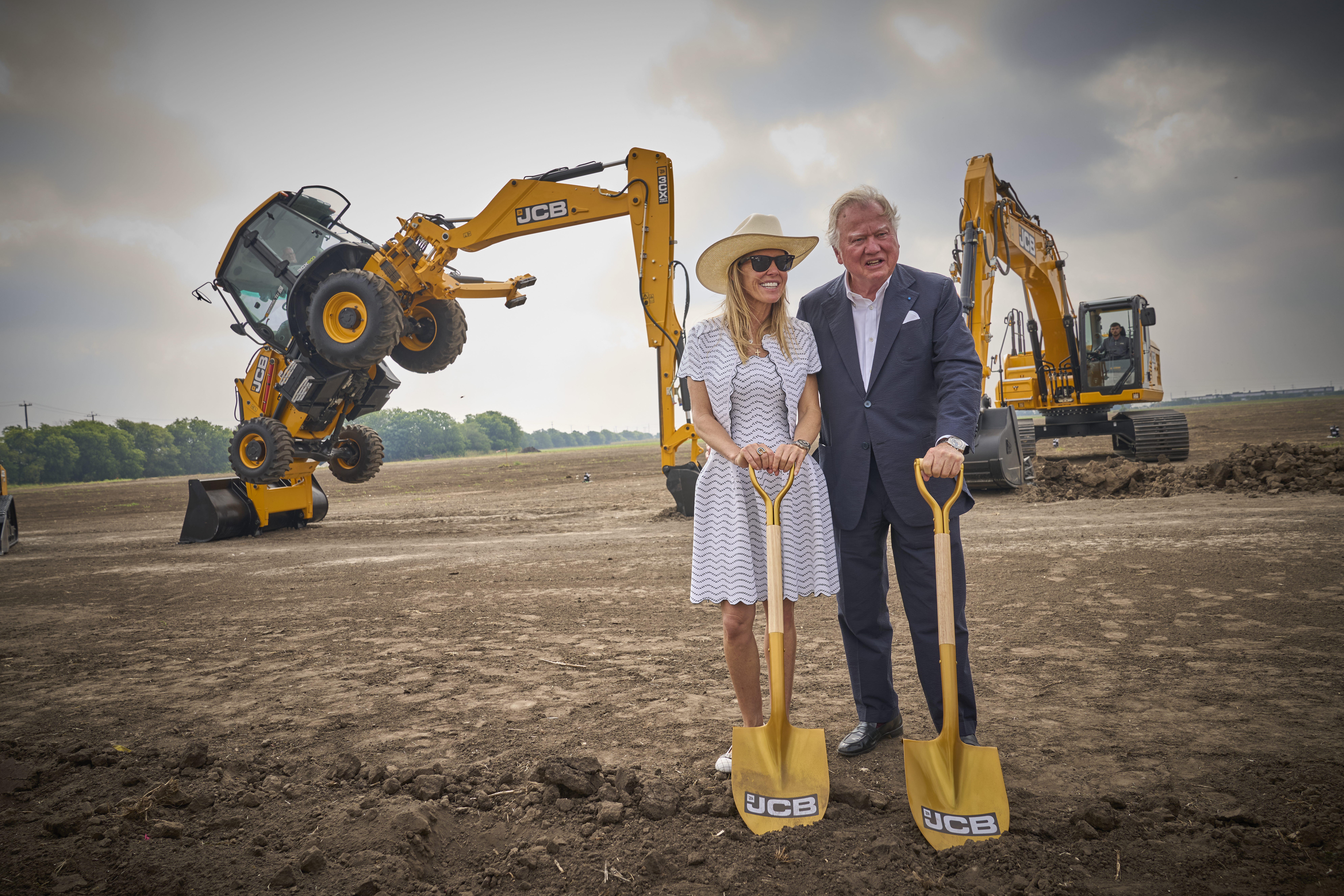 JCB Chairman, Lord Bamford and his daughter Alice Bamford celebrate the groundbreaking of the company’s second manufacturing facility in North America. 